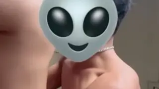 hala si ate kinantot ng alien